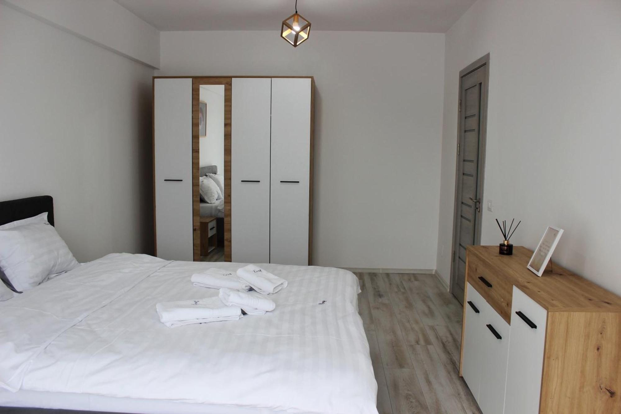 Deluxe Apartments On G Enescu Blvd Near Stefan Cel Mare University Suceava Esterno foto