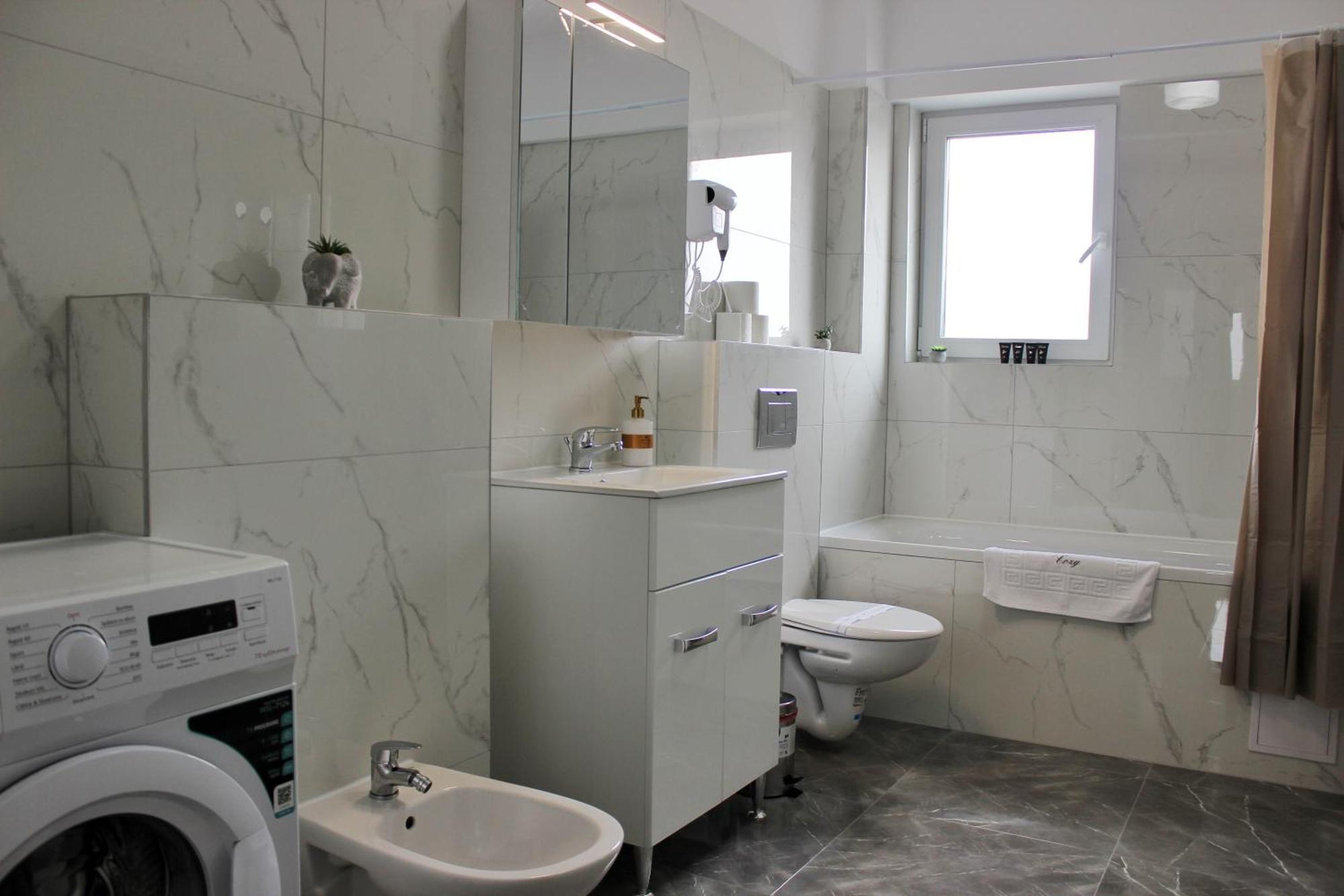 Deluxe Apartments On G Enescu Blvd Near Stefan Cel Mare University Suceava Esterno foto