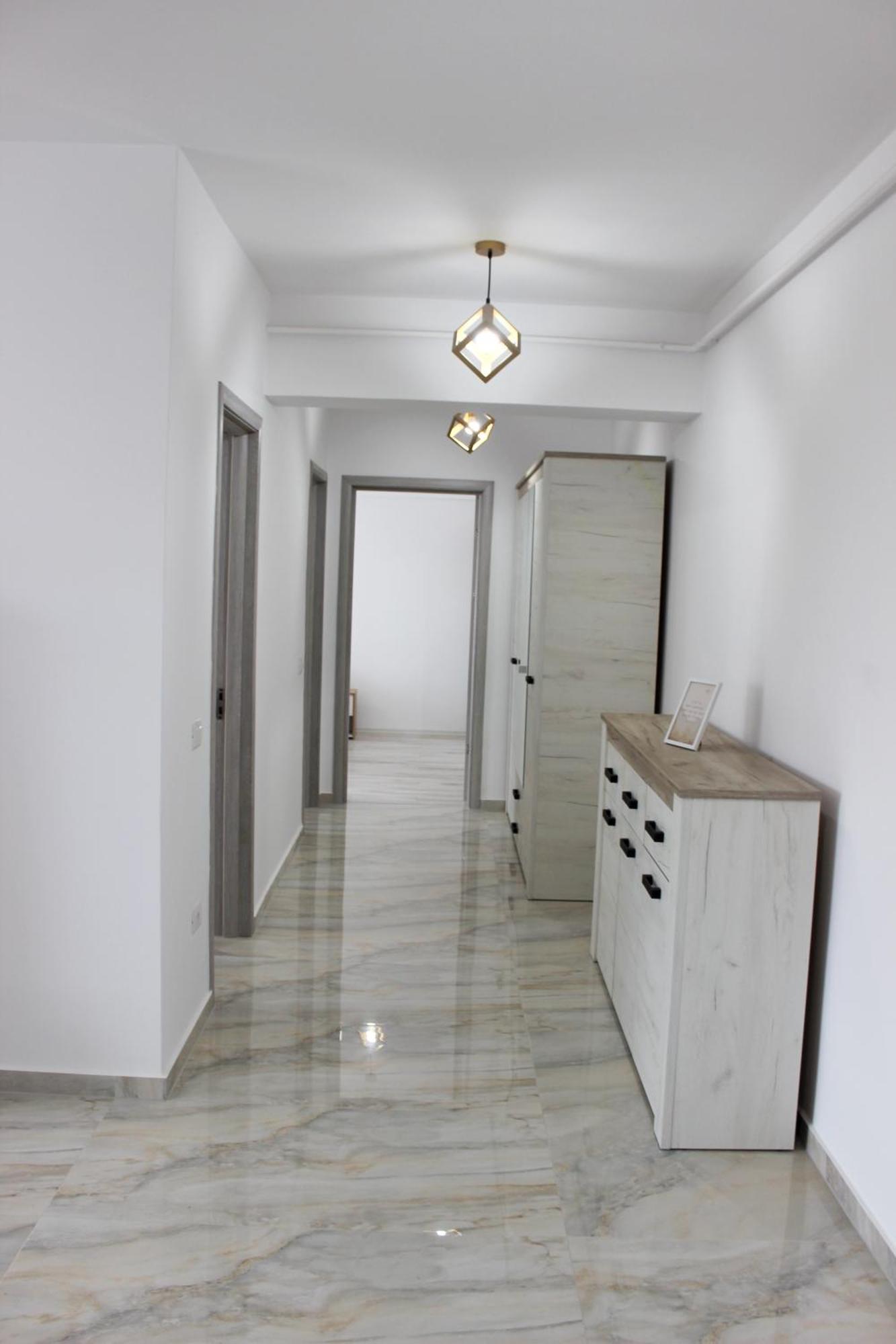 Deluxe Apartments On G Enescu Blvd Near Stefan Cel Mare University Suceava Esterno foto